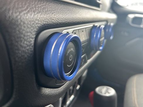 Used 2024 Jeep Gladiator Sport image 24