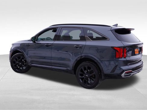 Certified 2022 Kia Sorento SX image 9