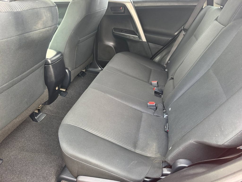 Used 2016 Toyota RAV4 LE AWD/4WD image 14