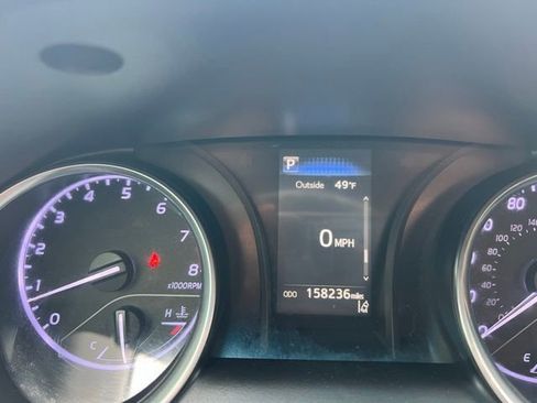 Used 2018 Toyota Camry LE image 9