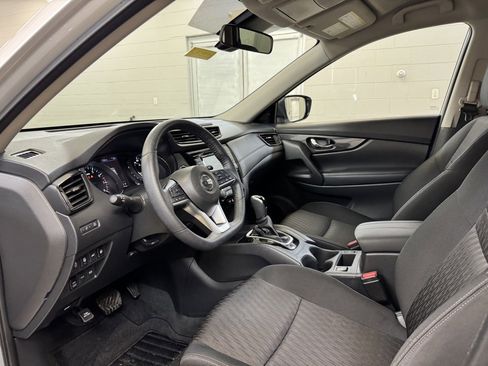 Used 2020 Nissan Rogue SV image 13