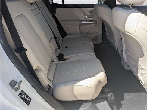 Used 2025 Mercedes-Benz GLB 250 image 20