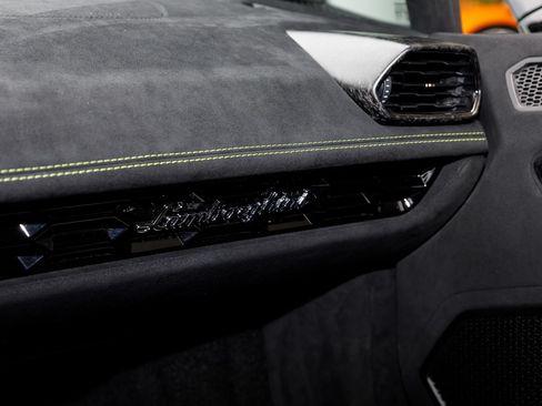 Used 2018 Lamborghini Huracan Performante AWD/4WD image 55