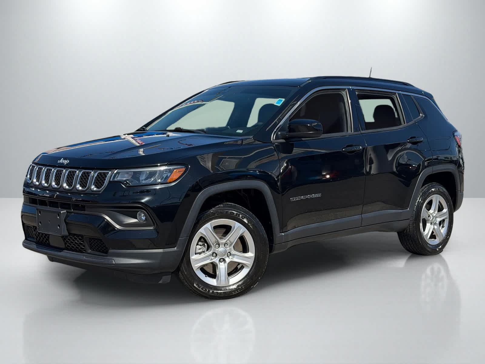 Used 2023 Jeep Compass Latitude AWD/4WD image 1