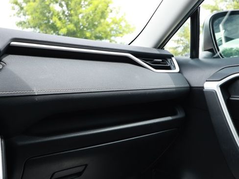 Used 2019 Toyota RAV4 LE FWD image 25