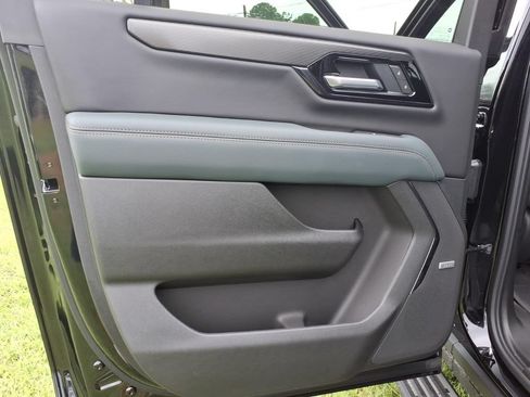 New 2026 GMC Yukon XL AT4 w/ AT4 Premium Plus Package AWD/4WD image 18