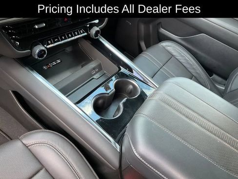 Used 2025 Chevrolet Suburban High Country AWD/4WD image 17