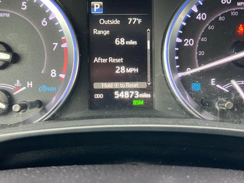 Used 2019 Toyota Highlander XLE image 26