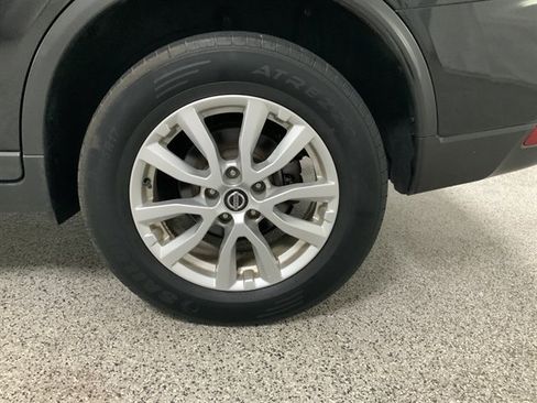 Used 2018 Nissan Rogue SV w/ Premium Package AWD/4WD image 12