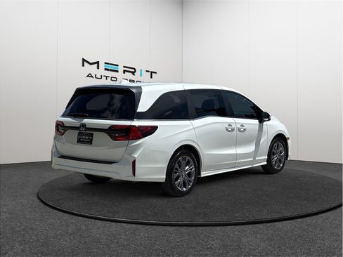 Used 2026 Honda Odyssey Touring image 9