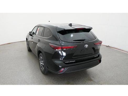 New 2026 Toyota Highlander XLE image 6