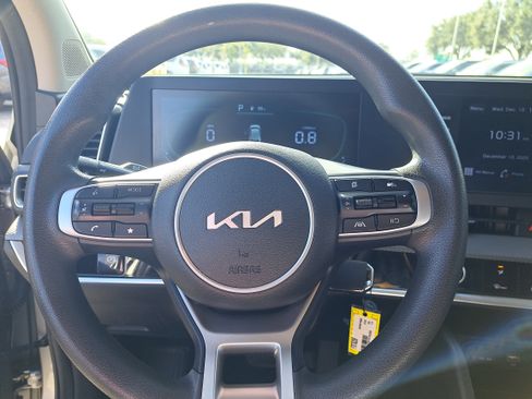 Used 2023 Kia Sportage LX image 18