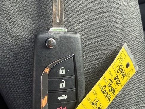 Used 2021 Toyota Corolla LE image 31