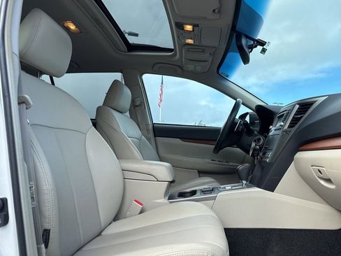 Used 2014 Subaru Outback 2.5i Limited w/ Moonroof Package image 5