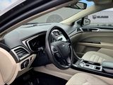 Used 2019 Ford Fusion SE image 2