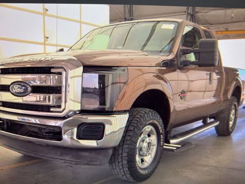 Used 2011 Ford F250 XLT w/ XLT Interior Pkg image 1