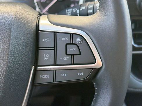 Used 2026 Toyota Highlander XLE AWD/4WD image 19