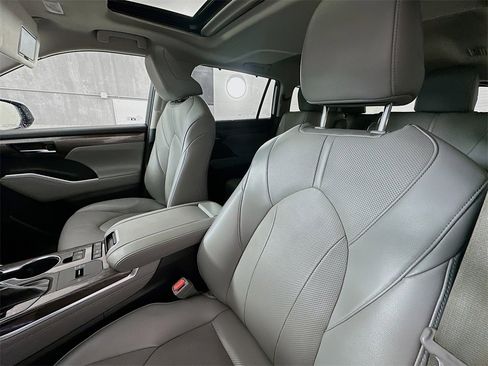 Used 2022 Toyota Highlander Limited image 22