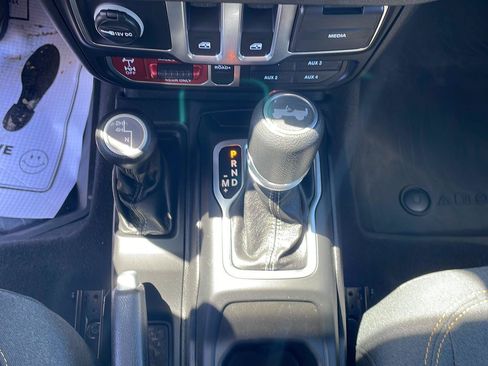 Used 2025 Jeep Wrangler Sport AWD/4WD image 19