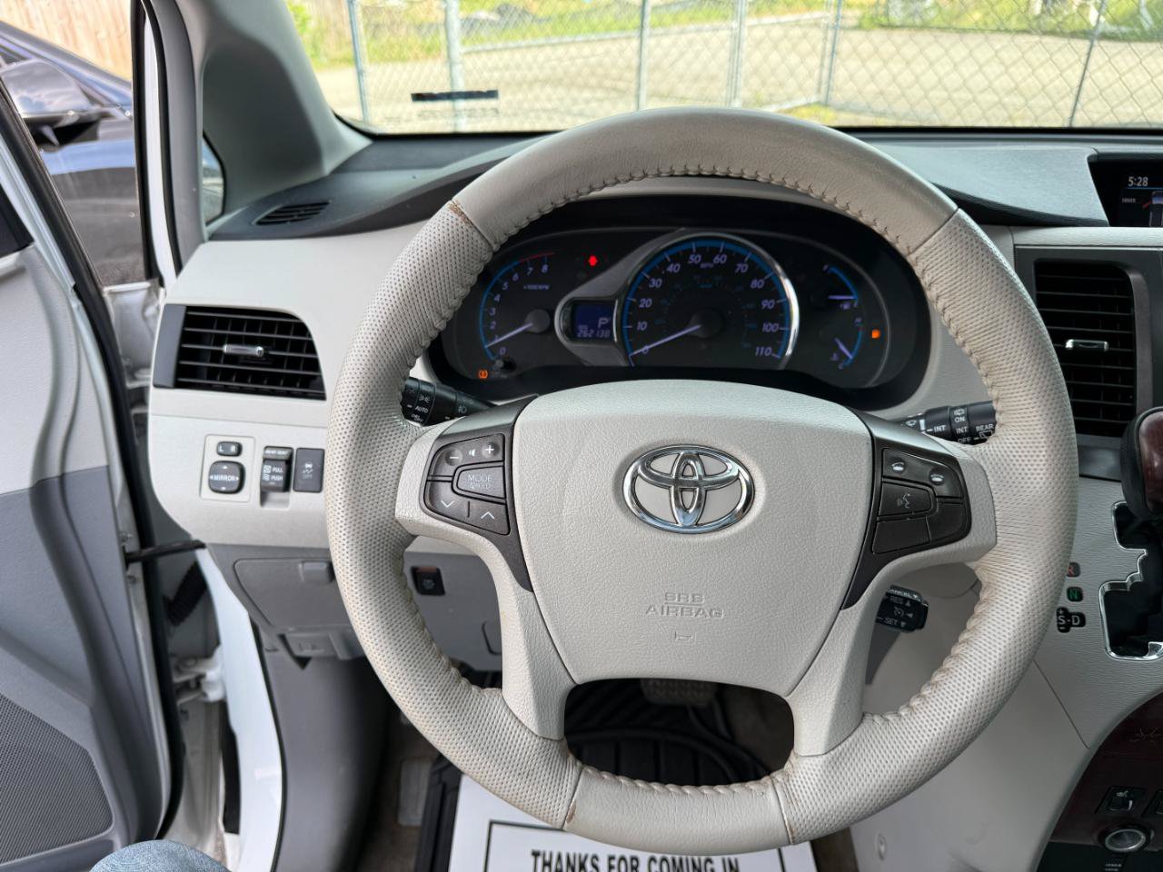 Used 2013 Toyota Sienna XLE w/ Entertainment Pkg FWD image 19