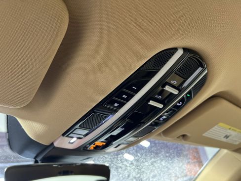 Used 2022 Porsche Panamera 4 image 34