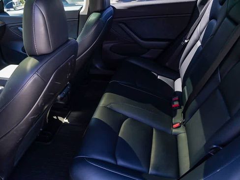 Used 2019 Tesla Model 3 Standard Range image 17