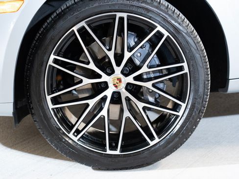 Certified 2026 Porsche Macan AWD/4WD image 11