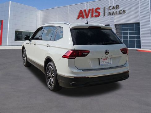 Used 2024 Volkswagen Tiguan SE image 3