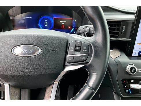 Used 2020 Ford Explorer Platinum w/ Premium Technology Package AWD/4WD image 21