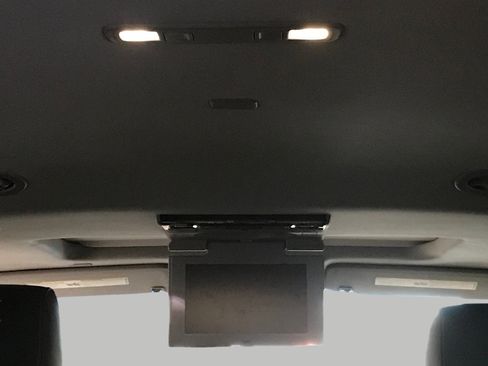 Used 2018 GMC Yukon Denali image 32