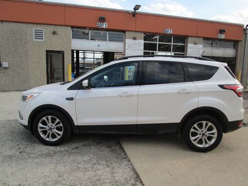 Used 2018 Ford Escape SE w/ SE Sync 3 Package FWD image 6