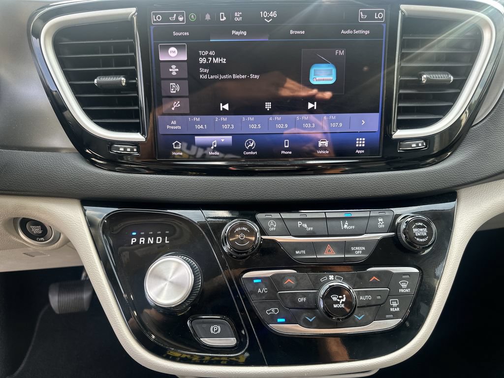 Used 2024 Chrysler Pacifica Touring-L FWD image 27