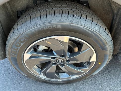 Certified 2025 Nissan Rogue SV AWD/4WD image 10