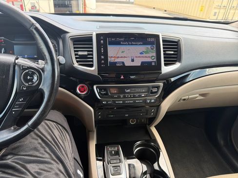 Used 2018 Honda Pilot Elite image 17