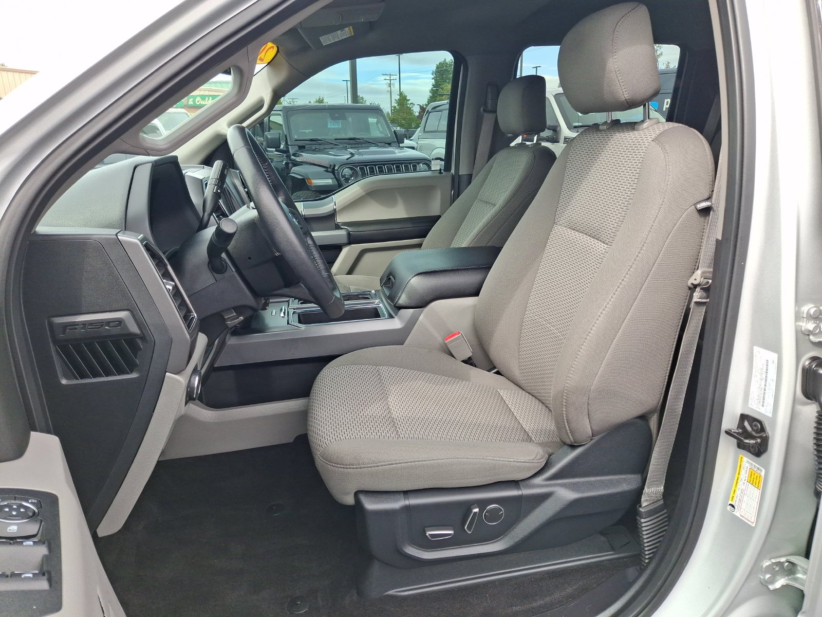 Used 2018 Ford F150 XLT w/ Equipment Group 302A Luxury AWD/4WD image 18