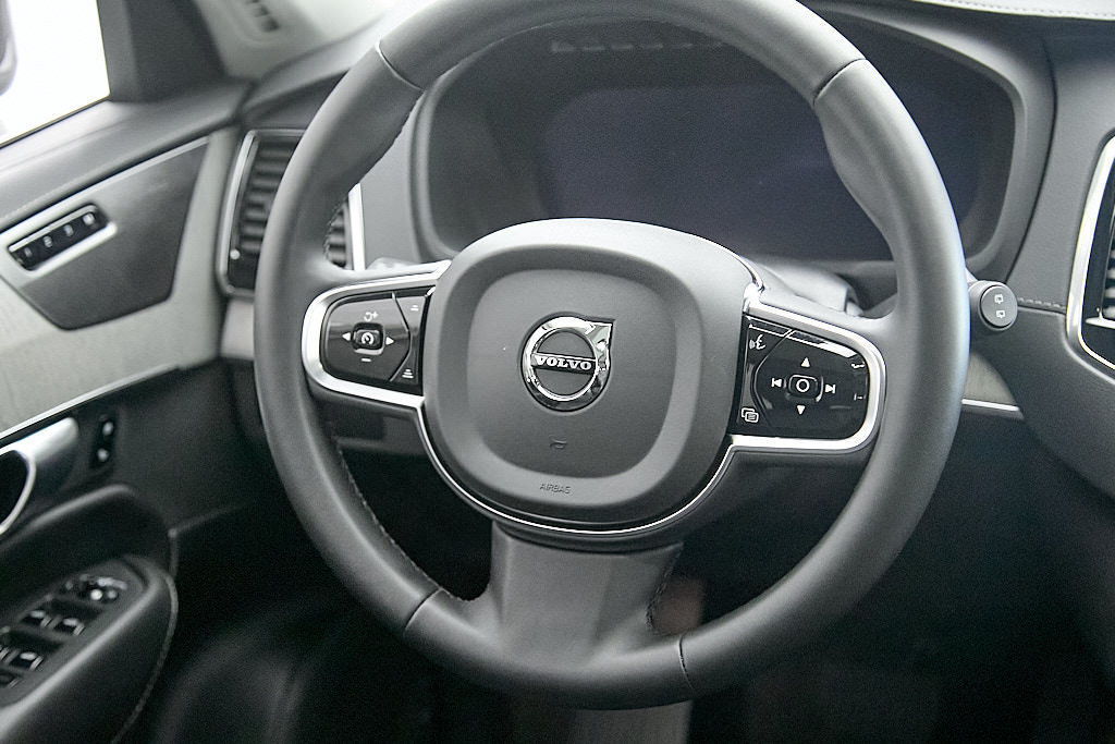 Certified 2025 Volvo XC90 B6 Ultra w/ Protection Package Premier AWD/4WD image 27