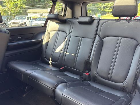 Used 2025 Jeep Wagoneer L Series II w/ Premium Group I AWD/4WD image 11