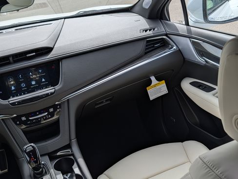 Used 2026 Cadillac XT5 Sportv w/ LPO, Floor Liner Package AWD/4WD image 9