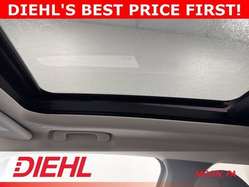 Used 2023 Jeep Renegade Latitude w/ Sun/Sound Group AWD/4WD image 35