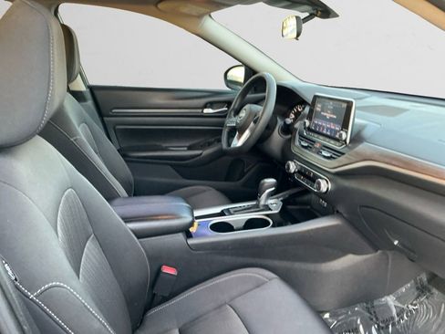 Used 2024 Nissan Altima 2.5 SV image 15