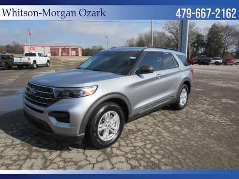 Used 2021 Ford Explorer XLT image 3