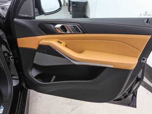 Used 2026 BMW X5 xDrive50e w/ M Sport Package image 28