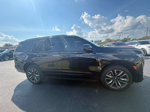 Used 2024 Cadillac Escalade Sport AWD/4WD image 2