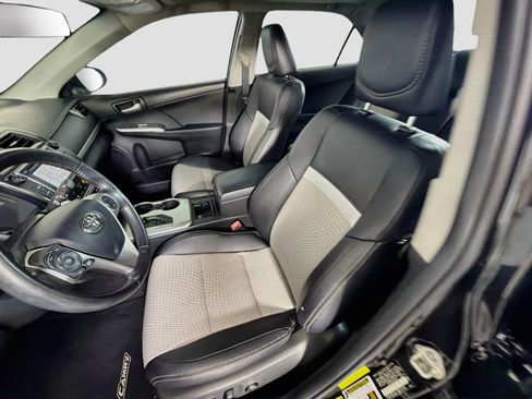 Used 2014 Toyota Camry SE FWD image 13