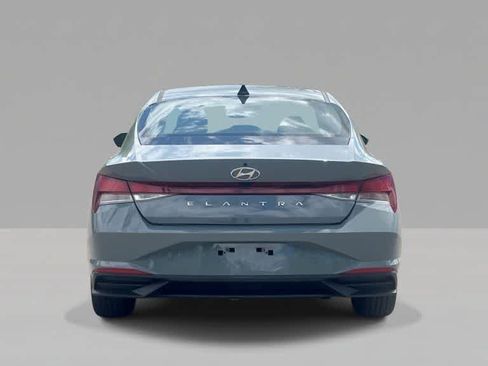 Used 2023 Hyundai Elantra SEL w/ Convenience Package FWD image 4