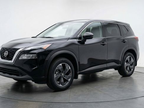 Used 2025 Nissan Rogue SV image 2