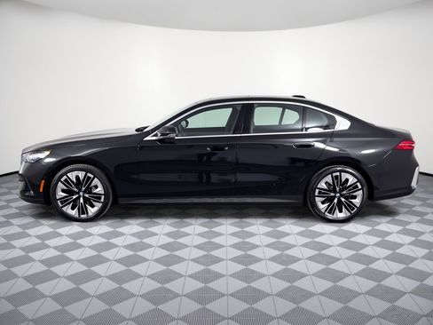Used 2026 BMW 530i RWD image 2