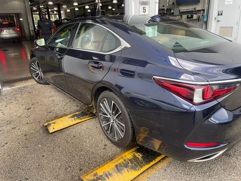 Used 2025 Lexus ES 350 w/ Premium Package FWD image 7