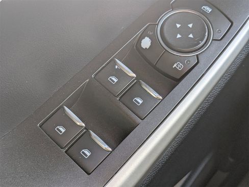 Used 2021 Ford Explorer XLT image 26