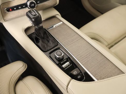 Used 2021 Volvo XC90 T6 Inscription w/ Lounge Package AWD/4WD image 9